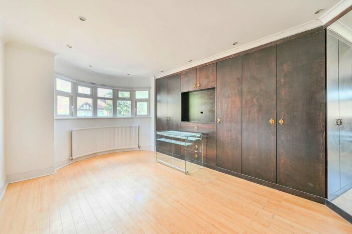 4 Bedroom Property To Rent In New Road, Chingford, London, E4