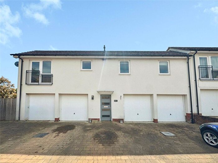 2 Bedroom Flat For Sale In Gibson Drive, Bracknell, Berkshire, RG12