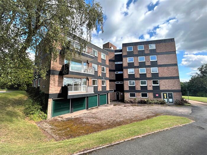 3 Bedroom Apartment To Rent In Mucklow Hill, Halesowen, B62