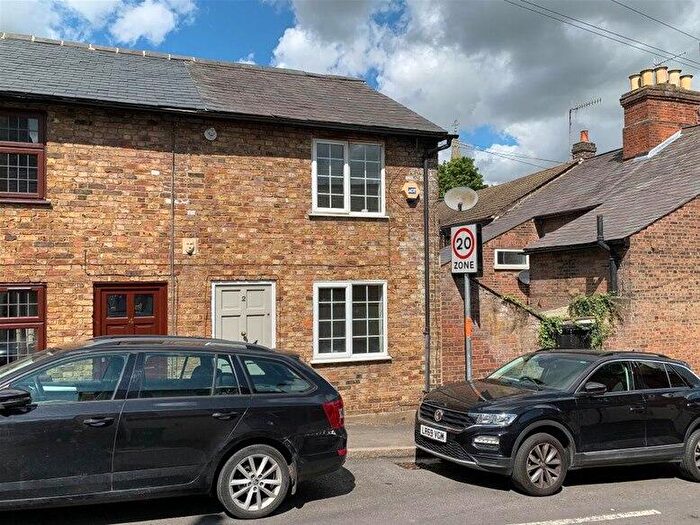 2 Bedroom House To Rent In Highfield Road, Berkhamsted, HP4