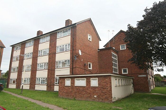2 Bedroom Flat To Rent In Newmarket Avenue, Northolt, UB5