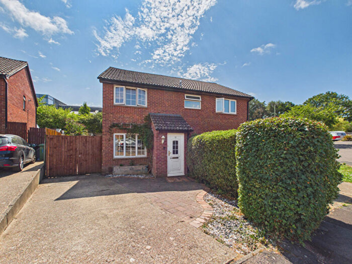 2 Bedroom Semi Detached House For Sale In Lancaster Close, Bursledon Green, SO31