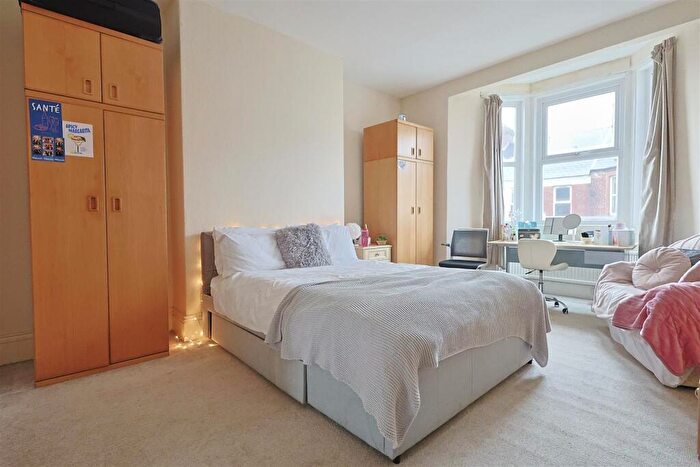 3 Bedroom Flat To Rent In Helmsley Road, Sandyford, Newcastle Upon Tyne, NE2