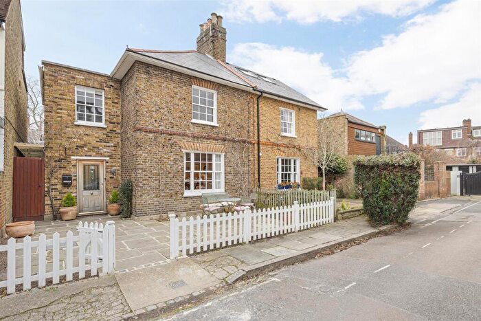 4 Bedroom House For Sale In Ellison Road, Barnes, London, SW13
