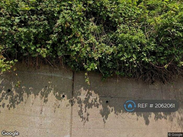 3 Bedroom Semi-Detached House To Rent In Halstead Road, Erith, DA8