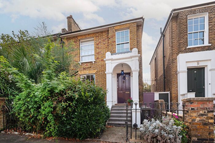 4 Bedroom Semi Detached House For Sale In Shrubland Road, London Fields, London, E8