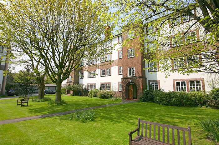 1 Bedroom Flat To Rent In Gloucester Court, Kew, TW9