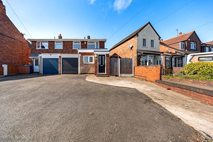 3 Bedroom Semi Detached House To Rent In Hockley Road, Wilnecote, Tamworth, Staffordshire, B77