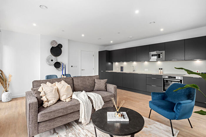 1 Bedroom Apartment To Rent In , Plaistow Road, London, E13