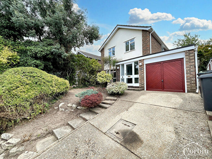 3 Bedroom Detached House For Sale In Heads Farm Close, Bournemouth, BH10