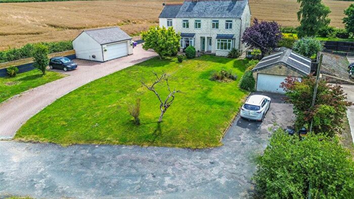 3 Bedroom Semi-Detached House For Sale In Garage Villas, Cambridge, GL2