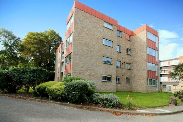2 Bedroom Flat To Rent In White Lodge Close, Sutton, Surrey, SM2
