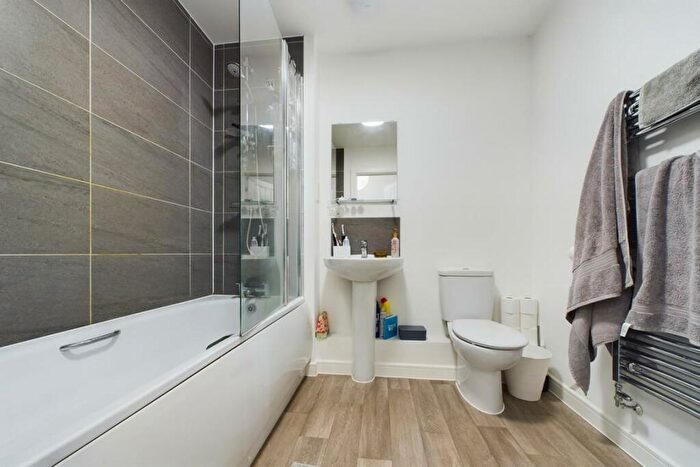 2 Bedroom Apartment For Sale In Woods Road, Chichester, PO19