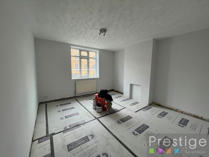 2 Bedroom Flat To Rent In Classic Mansions, Well Street, London, E9