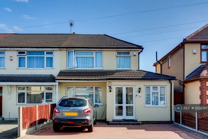 4 Bedroom End Of Terrace House To Rent In Rosebank Avenue, Hornchurch, RM12