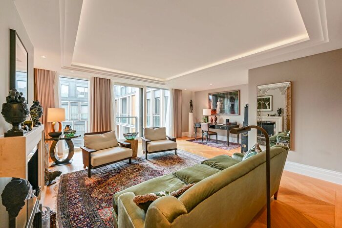 3 Bedroom Flat For Sale In Gladstone House, The Strand, London, WC2R - Photo 3