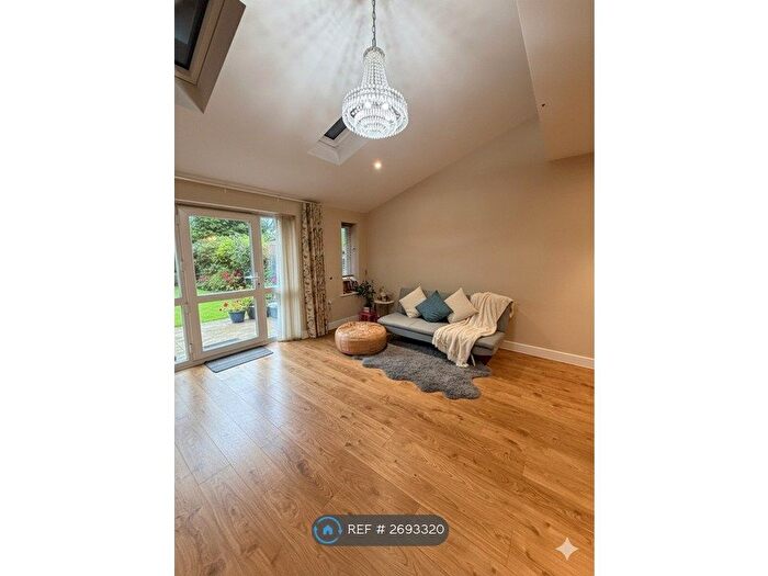 3 Bedroom Semi-Detached House To Rent In Finch Road, Earley, Reading, RG6