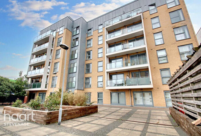 2 Bedroom Apartment For Sale In Woolners Way, Stevenage, SG1