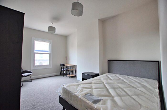 1 Bedroom House To Rent In Room, Mill Road Cambridge, CB1