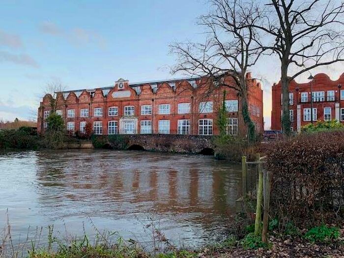 2 Bedroom Apartment To Rent In Woking, GU22