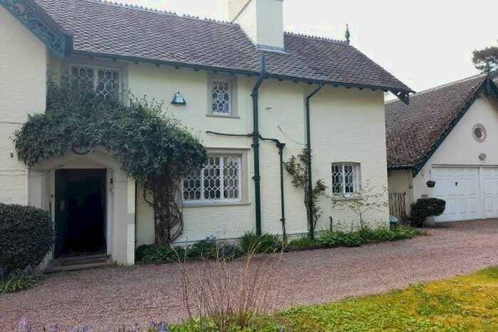 2 Bedroom Flat To Rent In Wolseley Bridge, Stafford, ST17