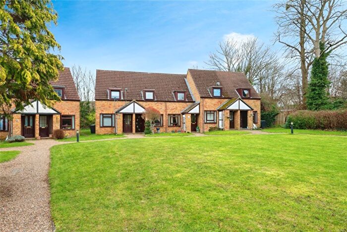 1 Bedroom Terraced House For Sale In Elmcroft, Great Bookham, Surrey, KT23