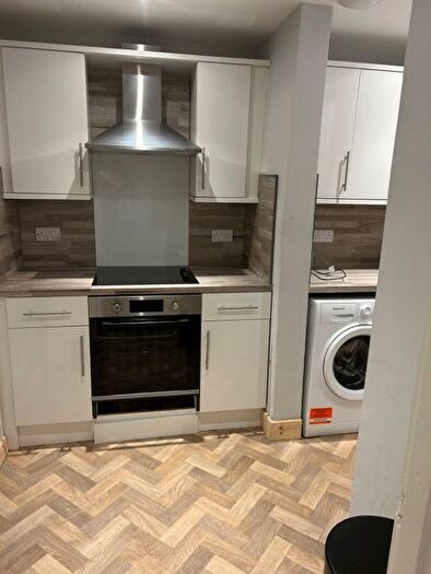 3 Bedroom Flat To Rent In () Albert Street, Edinburgh, EH7