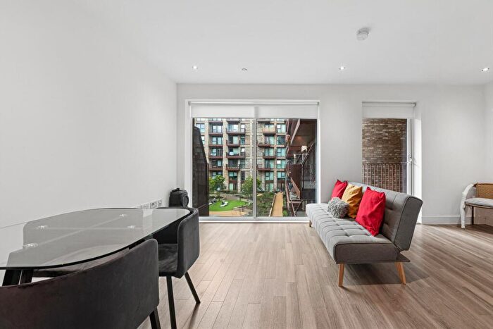 1 Bedroom Apartment To Rent In Wray Avenue, London, E16