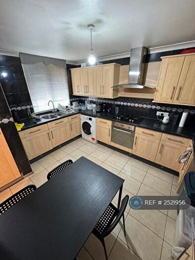 4 Bedroom Maisonette To Rent In Layard Square, London, SE16