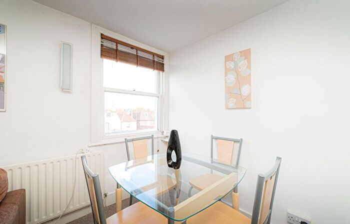 1 Bedroom Flat To Rent In Albert Street, Whitstable, Kent, CT5
