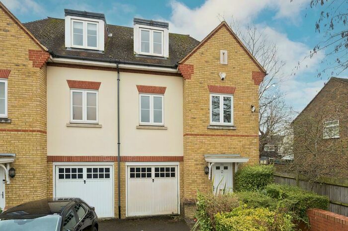 4 Bedroom Semi-Detached House To Rent In Rydens Road, Walton On Thames, KT12