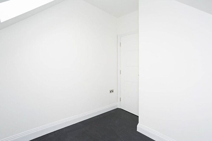 1 Bedroom Flat To Rent In Little Bushey Lane, Bushey, WD23