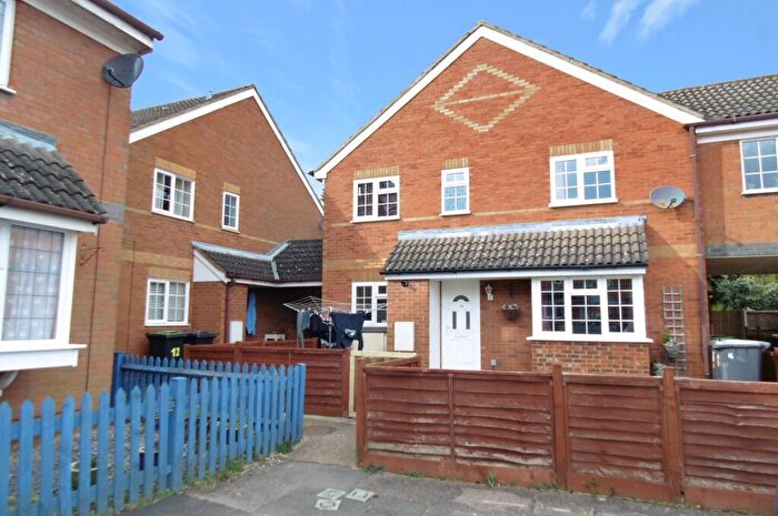 2 Bedroom Cluster House To Rent In Grosvenor Gardens, Biggleswade, Bedfordshire, SG18