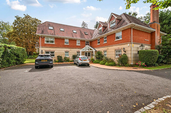 2 Bedroom Apartment For Sale In Wiltshire Road, Wokingham, Berkshire, RG40