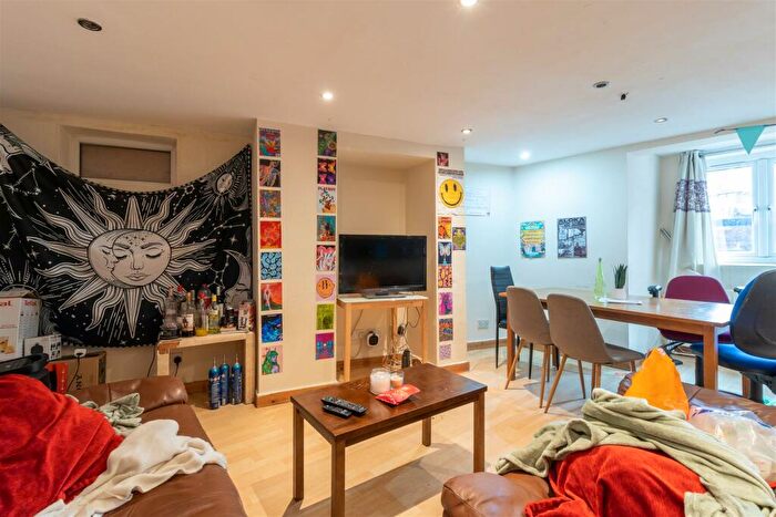 4 Bedroom House To Rent In Brudenell Street, Hyde Park, Leeds, LS6