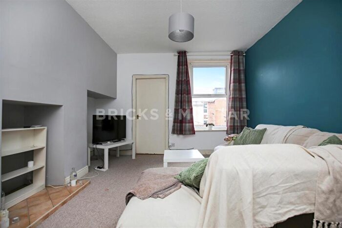 3 Bedroom Flat To Rent In (£pppw) Malcolm Street, Heaton, Newcastle Upon Tyne, NE6