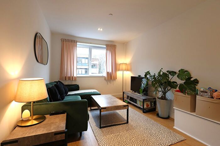 2 Bedroom Flat For Sale In Pinnacle House, Home Park Mill Link, Kings Langley, Hertfordshire, WD4