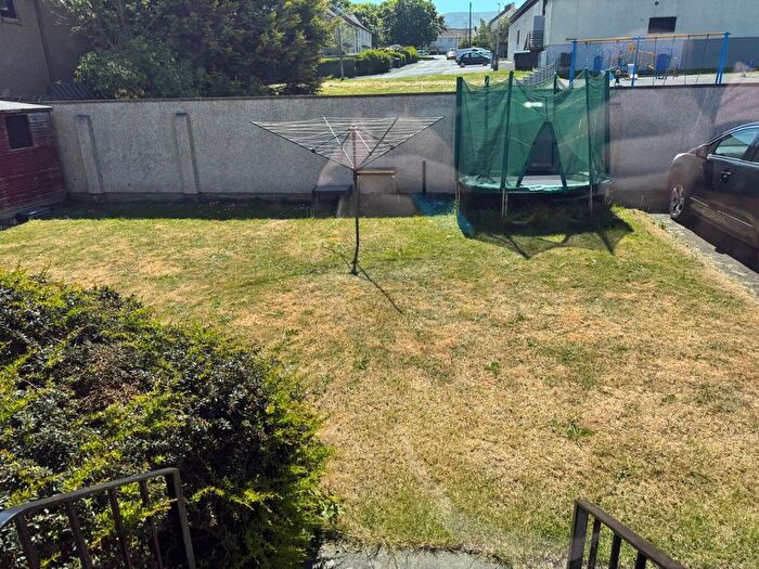 2 Bedroom Flat To Rent In Oxgangs Bank, Edinburgh, EH13