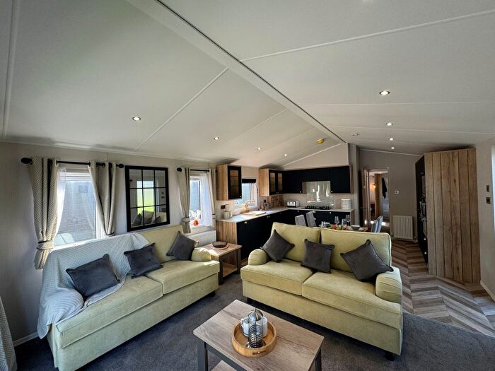 2 Bedroom Mobile/park Home For Sale In Great Ayton, Middlesbrough, TS9