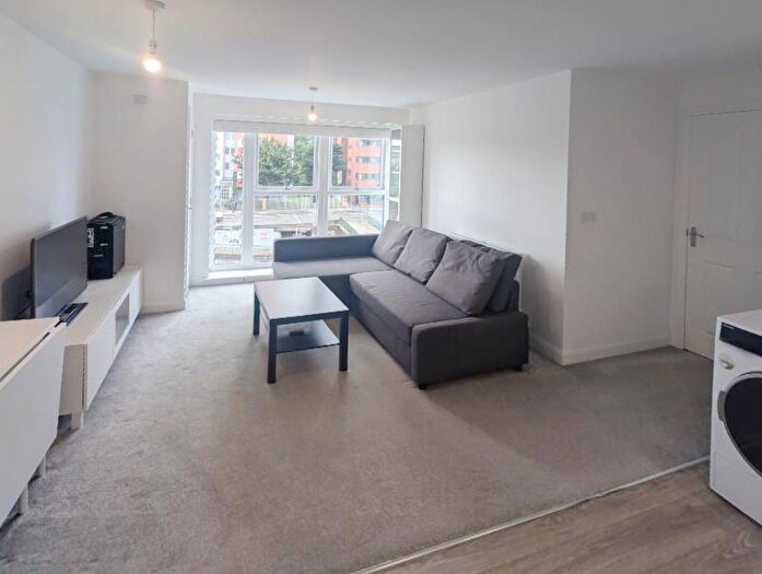 2 Bedroom Flat To Rent In Belgrave Middleway, Birmingham, B5