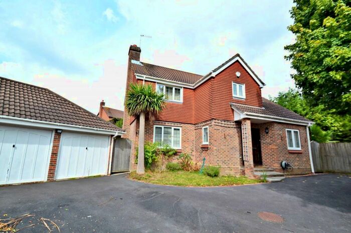 5 Bedroom Detached House To Rent In Broadstone, BH18