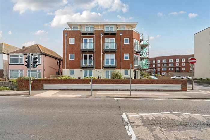 2 Bedroom Apartment For Sale In Beach Road, Lee-On-The-Solent, PO13