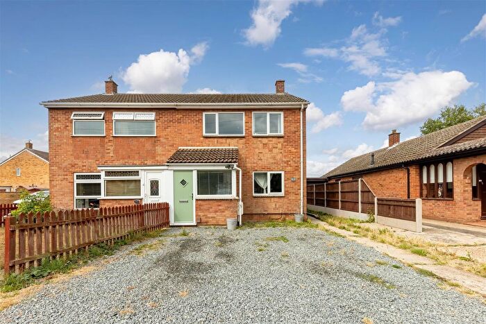 3 Bedroom Semi-Detached House For Sale In West Acre Drive, Norwich, NR6
