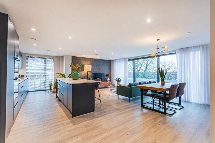 3 Bedroom Apartment For Sale In Wilford Lane, West Bridgford, Nottingham, Nottinghamshire, NG2
