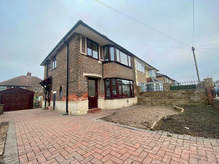 3 Bedroom Property To Rent In Moorland Road, Pudsey, LS28
