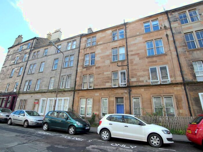 3 Bedroom Flat To Rent In Montague Street, Newington, Edinburgh, EH8