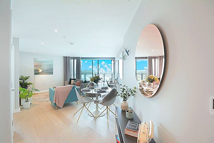 1 Bedroom Flat To Rent In Churchyard Row, Elephant And Castle, London, SE11