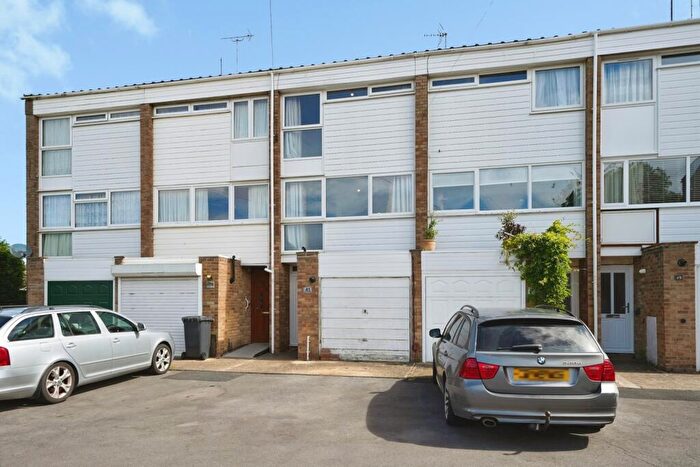 3 Bedroom Town House For Sale In Insley Gardens, Hucclecote, Gloucester, Gloucestershire, GL3