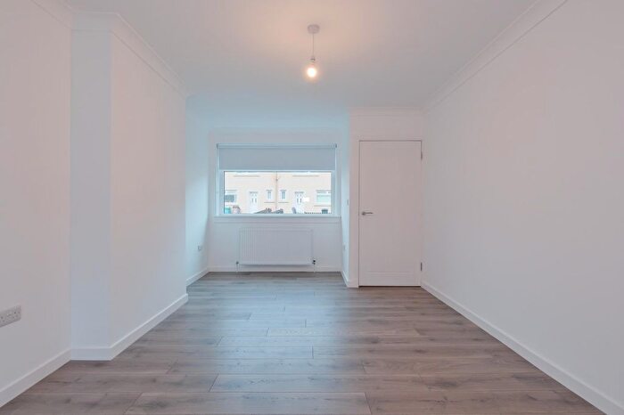 2 Bedroom End Of Terrace House To Rent In Earn Crescent, Wishaw, ML2