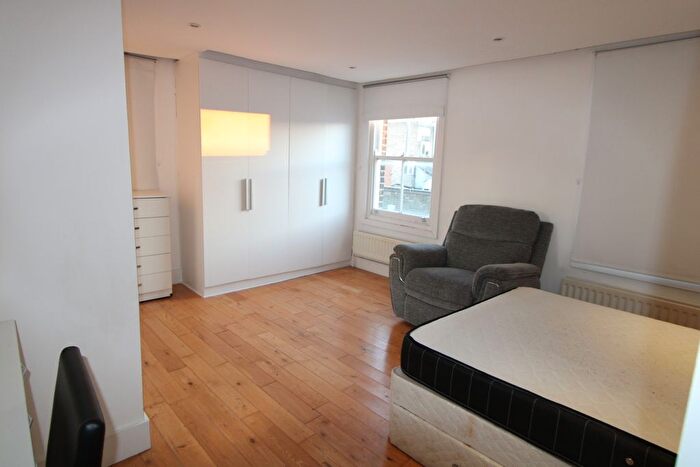 3 Bedroom Maisonette To Rent In Elias Place, Oval, SW8